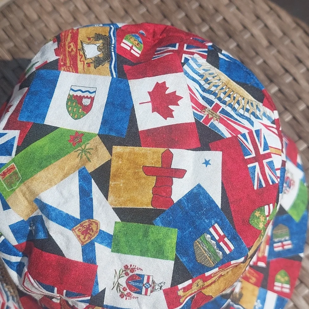 Reversible hat - Picture 4 of 7